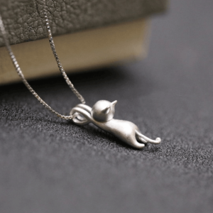Climbing Cat Pendant Made Especially For Pet Lovers Simple Yet Absolutely Unique