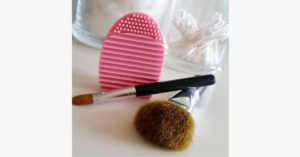 Silicone Makeup Brush Cleaner Deeply Cleanses Your Makeup Brushes Without Damaging Them