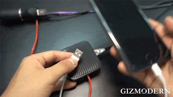 4-port In-car USB Hub That Keep Everyone’s Device Powered up